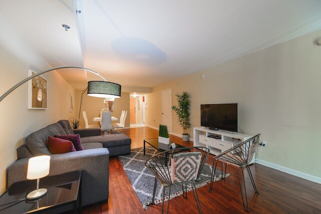 アメージング2BrコンドインブリッケルWプール