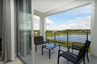 スウィートスイート スリープス 6 @ ストーリーレイク バイ シャインヴィラズ 2 ベッドルーム アパート