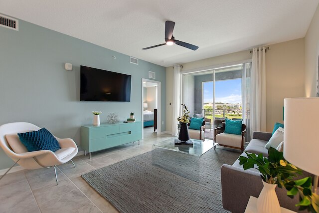 リゾートライフ アット ストーリーレイク バイ シャインヴィラズ, #702 2 ベッドルームアパート