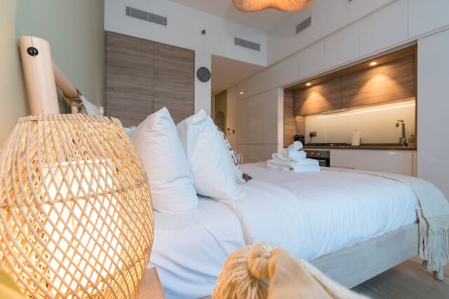 アル・ハブトール・シティの魅力的な1ベッドルーム、バルコニー付き