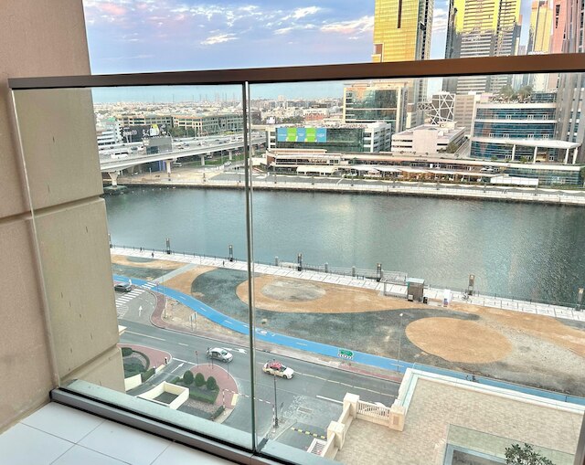 アル・ハブトール・シティの魅力的な1ベッドルーム、バルコニー付き