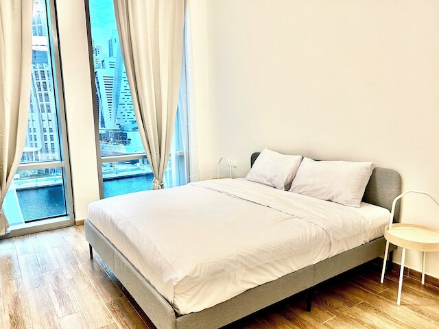 アル・ハブトール・シティの魅力的な1ベッドルーム、バルコニー付き