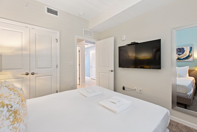 デカダント ペンギン - ストーリー レイク バイ シャイン ヴィラズ 704 2 ベッドルーム アパート