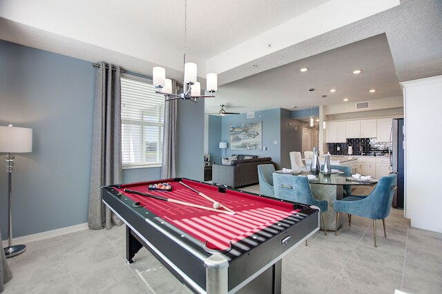 デカダント ペンギン - ストーリー レイク バイ シャイン ヴィラズ 704 2 ベッドルーム アパート