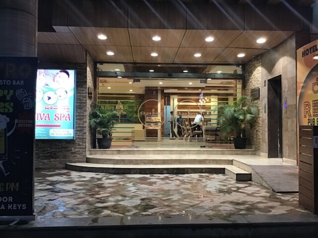 ホテル エカー キーズ バイ リヴィド - ホスール ロード