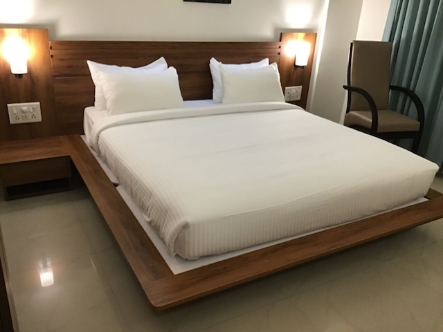 ホテル エカー キーズ バイ リヴィド - ホスール ロード