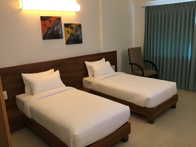 ホテル エカー キーズ バイ リヴィド - ホスール ロード