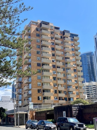 パラダイストワーズサーファーズパラダイス