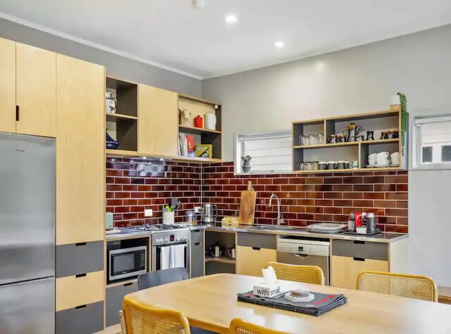 ラブリー 3 ベッドルーム ホーム ウィズ フリー パーキング