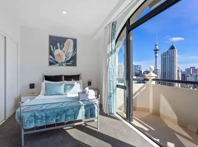 スタニング スカイ タワー ビュー スタジオ プール アンド ジム !