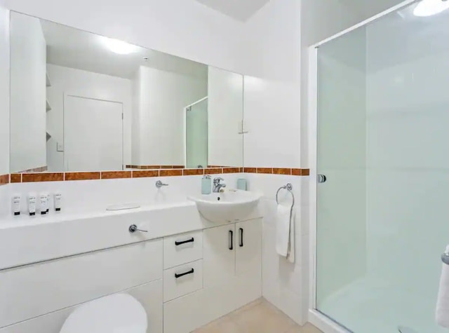 スタニング スカイ タワー ビュー スタジオ プール アンド ジム !