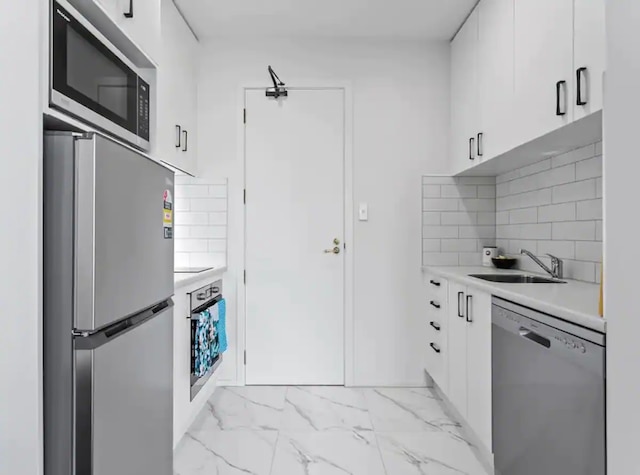 スタニング スカイ タワー ビュー スタジオ プール アンド ジム !