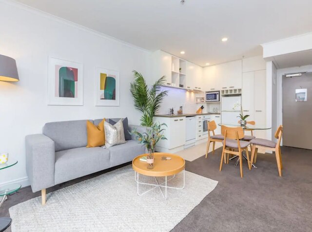 コージー シティ アパートメント | プール, ジム & ビュー | ゾディアック ステイズ