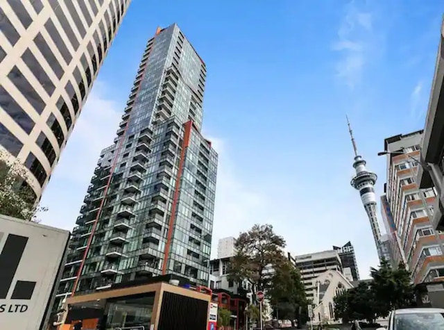 サン キッスド アパートメント ウィズ パノラミック ビューズ