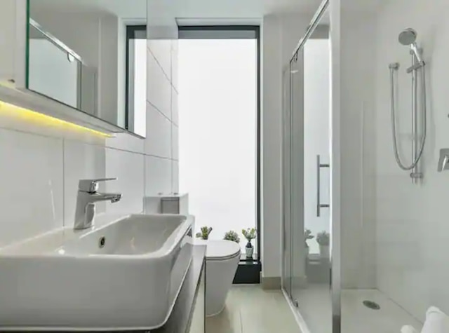 サン キッスド アパートメント ウィズ パノラミック ビューズ