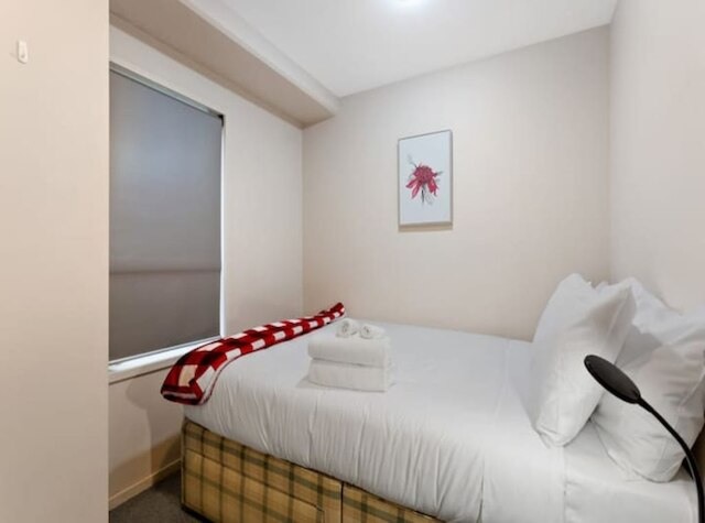 アップタウン トゥー ベッドルーム アパートメント ウィズ ザ エッセンシャルズ