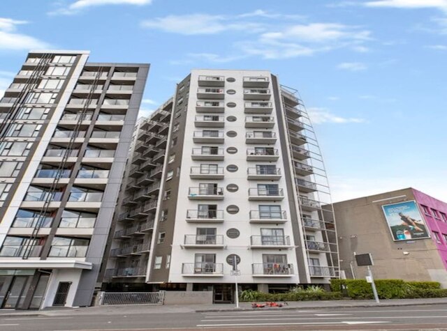 アップタウン トゥー ベッドルーム アパートメント ウィズ ザ エッセンシャルズ