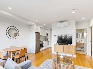 コンビニエント モダン 2 ベッドルーム ユニット ウィズ フリー パーキング