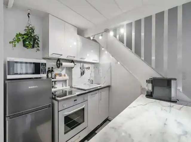 スタイリッシュ ロフト アパートメント イン CBD ウィズ キング ベッド I ゾディアック ステイズ