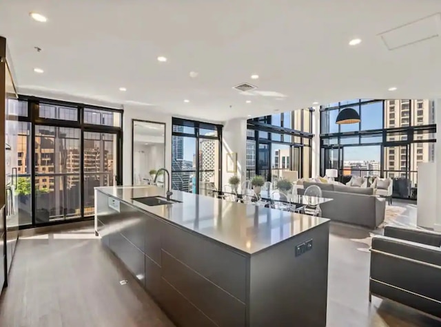 ペントハウス ソフィスティケーション オン クイーン ストリート