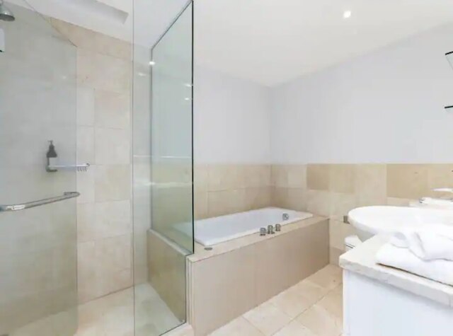 ブライト 1ベッドルーム ビューティー ウィズ バルコニー ゾディアック ステイズ