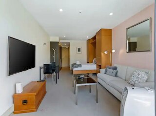 ワンベッドルーム ロフト イン ヴァイアダクト by ゾディアック ステイズ