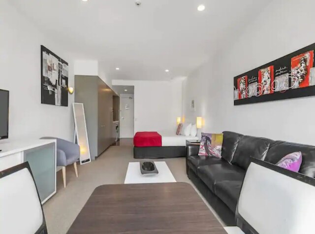 スタニング スペーシャス スタジオ イン ヴィアダクト ベシン