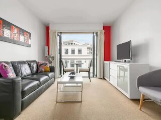 スタニング スペーシャス スタジオ イン ヴィアダクト ベシン