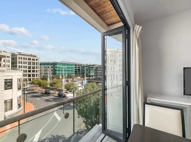 スタニング スペーシャス スタジオ イン ヴィアダクト ベシン