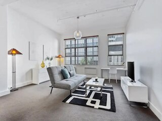 スタイリッシュ スタジオ ニア スパーク アリーナ I ゾディアック ステイズ