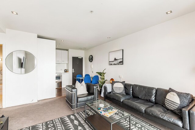 ラグジュアリー 2ベッドルーム アパートメント – プール, ジム, プライム スポット ゾディアック ステイズ