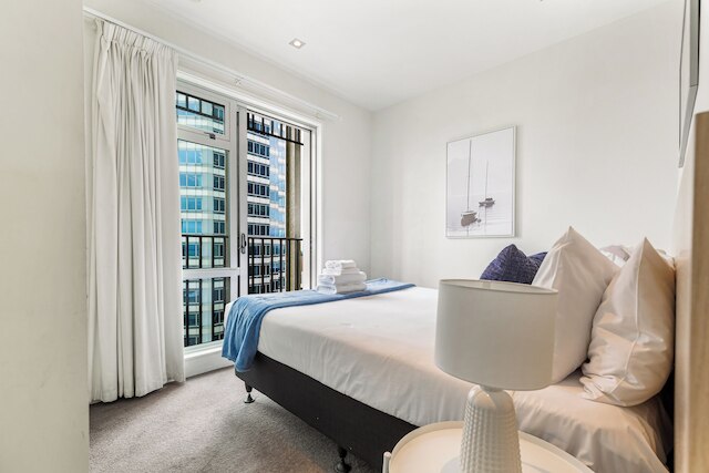 ラグジュアリー 2ベッドルーム アパートメント – プール, ジム, プライム スポット ゾディアック ステイズ