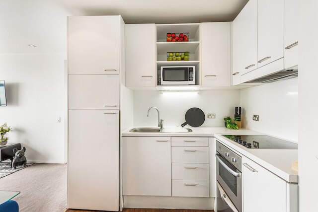 ラグジュアリー 2ベッドルーム アパートメント – プール, ジム, プライム スポット ゾディアック ステイズ