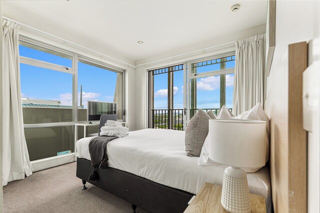 ラグジュアリー 2ベッドルーム アパートメント – プール, ジム, プライム スポット ゾディアック ステイズ