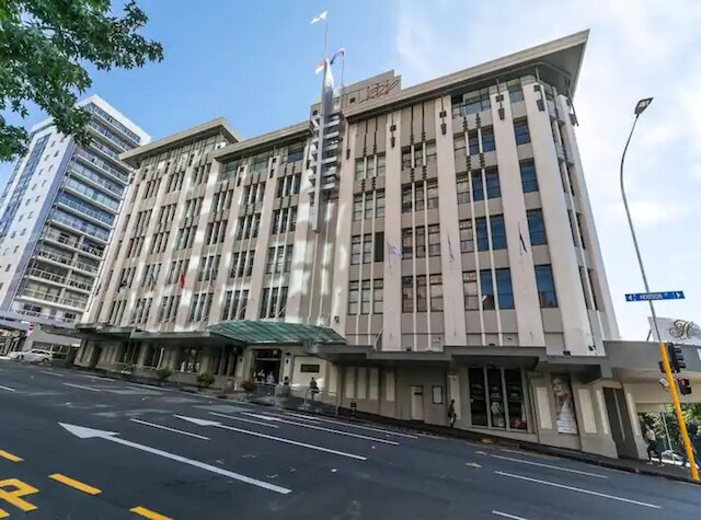 スペーシャス ワン ベッドルーム ウィズ プール アンド ジム !