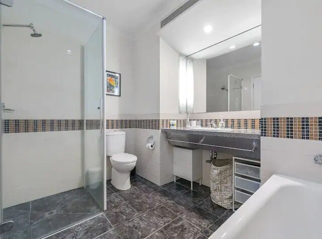 スペーシャス ワン ベッドルーム ウィズ プール アンド ジム !