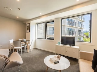 ビューティフル 2ベッドルーム ユニット ネクスト トゥ マイヤーズ パーク ゾディアック ステイズ