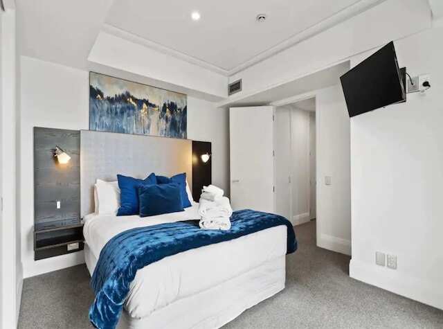 スペーシャス  アパートメント オン アクル ヴィアダクト ウィズ バルコニー !