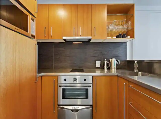 スペーシャス  アパートメント オン アクル ヴィアダクト ウィズ バルコニー !