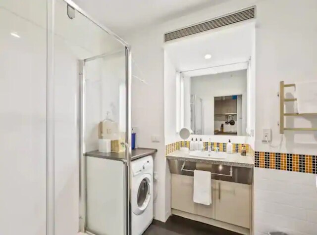 スタイリッシュ スタジオ ウィズ プール アンド ジム