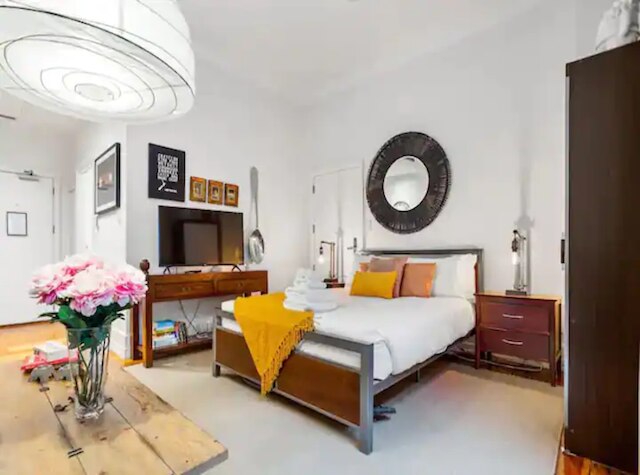 スタイリッシュ スタジオ ウィズ プール アンド ジム