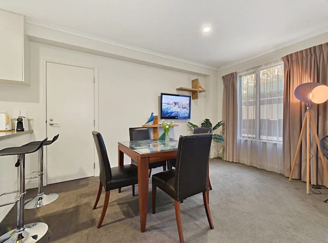 スペーシャス リトリート オン クイーン ストリート ウィズ ジム アンド プール