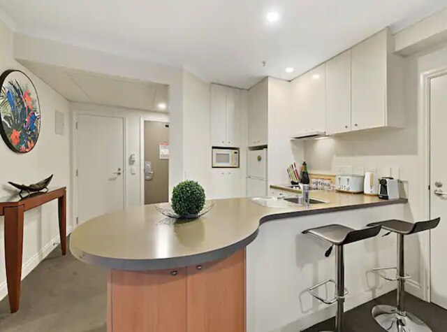 スペーシャス リトリート オン クイーン ストリート ウィズ ジム アンド プール