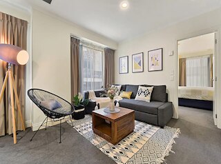 スペーシャス リトリート オン クイーン ストリート ウィズ ジム アンド プール