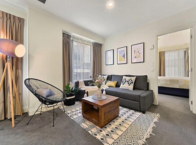 スペーシャス リトリート オン クイーン ストリート ウィズ ジム アンド プール