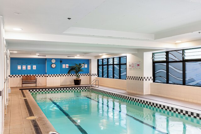 シック セントラル アパートメント ウィズ ジム アンド プール by Zodiak Stays