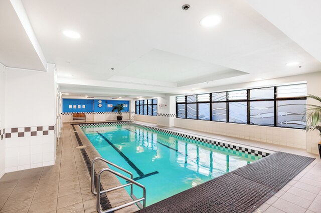 シック セントラル アパートメント ウィズ ジム アンド プール by Zodiak Stays