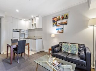 スーパーキング ベッド イン スタイリッシュ アパートメント I Zodiak Stays