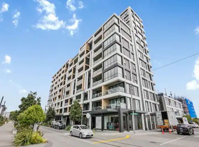 スリーク モダン スタジオ ウィズ バルコニー by Zodiak Stays