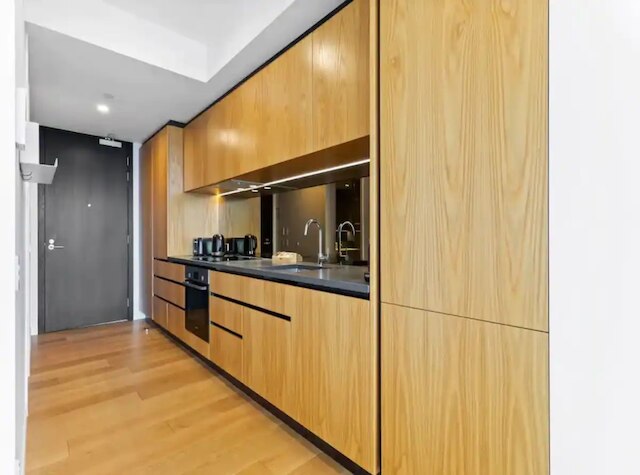 スリーク モダン スタジオ ウィズ バルコニー by Zodiak Stays